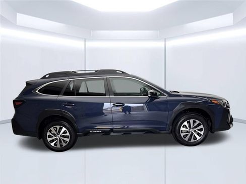 Used 2025 Subaru Outback Premium AWD/4WD image 9