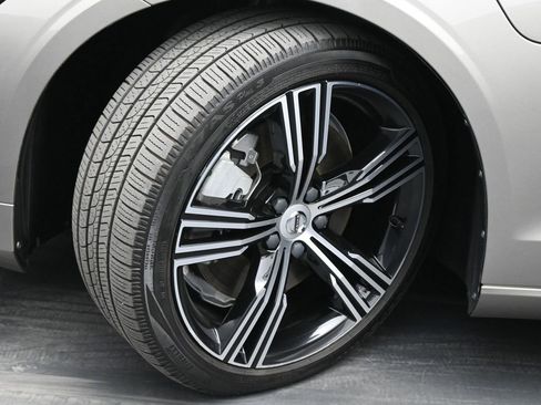 Used 2021 Volvo S60 T8 Inscription w/ Climate Package image 21