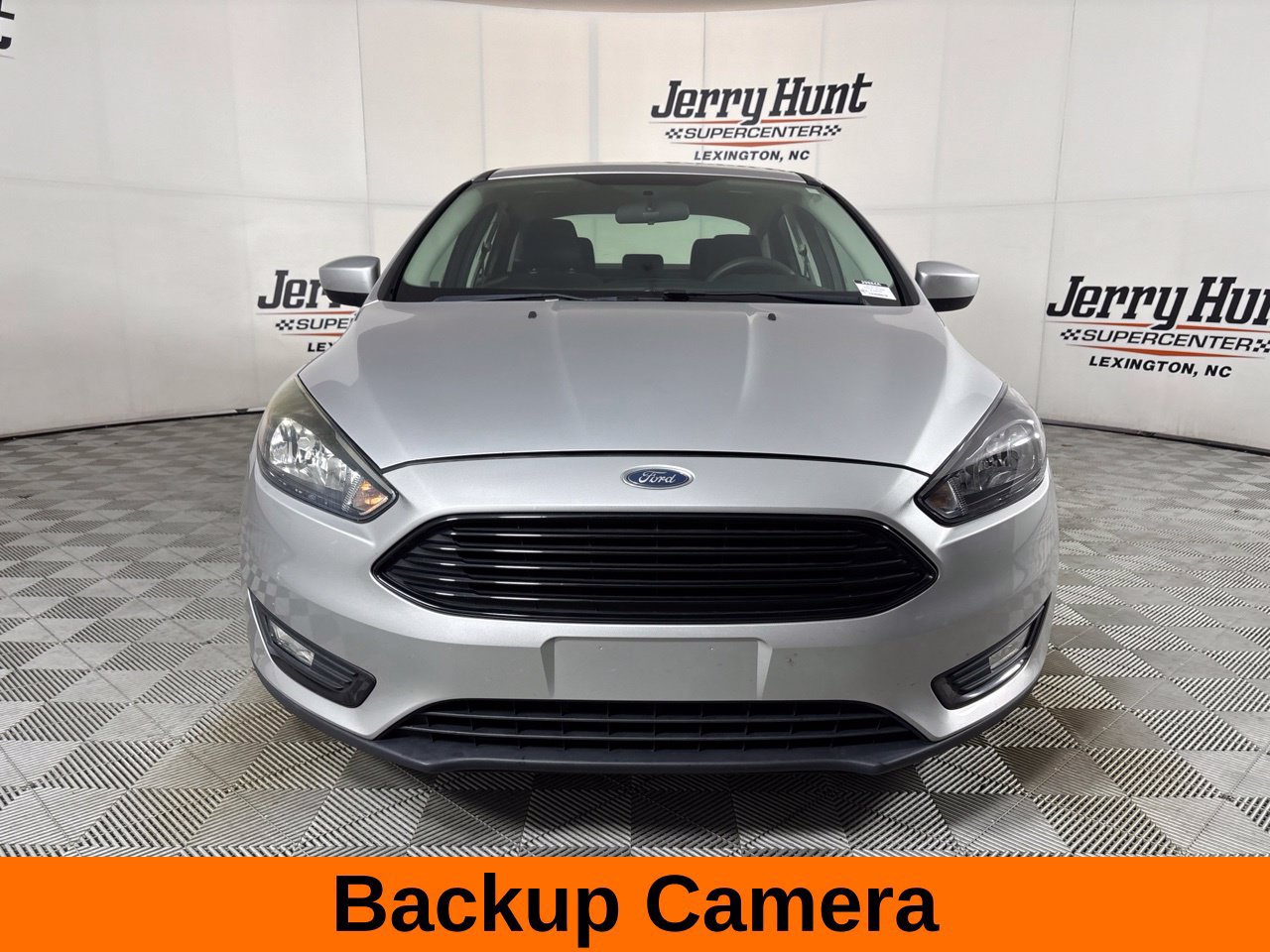 Used 2018 Ford Focus SE w/ SE Appearance Package FWD image 3