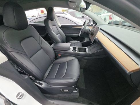 Used 2024 Tesla Model Y Long Range AWD/4WD image 3