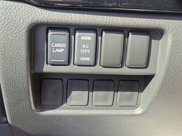 Used 2024 Nissan Titan SV w/ SV Convenience Package AWD/4WD image 15
