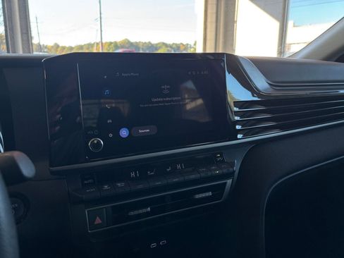 Used 2025 Toyota Camry LE image 27