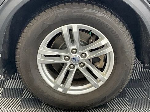 Used 2023 Ford Explorer XLT AWD/4WD image 25