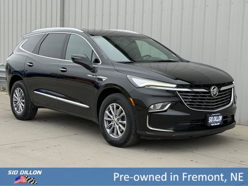 Used 2023 Buick Enclave Essence image 2