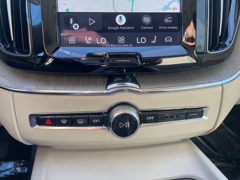 Used 2024 Volvo XC60 B5 Ultimate w/ Climate Package AWD/4WD image 27