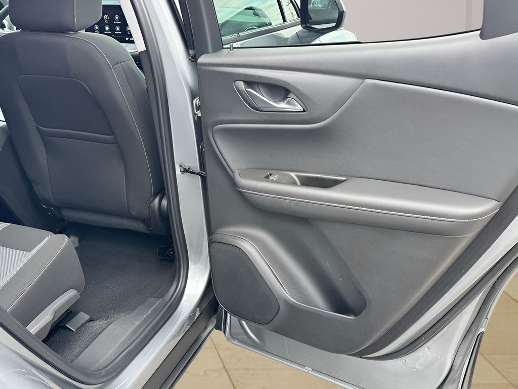 Used 2025 Chevrolet Blazer LT AWD/4WD image 29