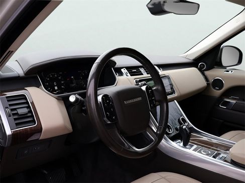 Used 2019 Land Rover Range Rover Sport SE image 18