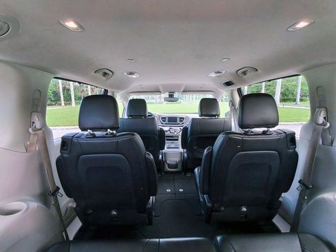 Used 2021 Chrysler Voyager Lxi FWD image 56