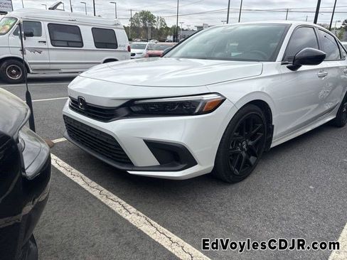 Used 2023 Honda Civic Sport image 3