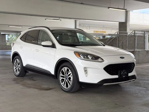 Used 2020 Ford Escape SEL FWD image 3