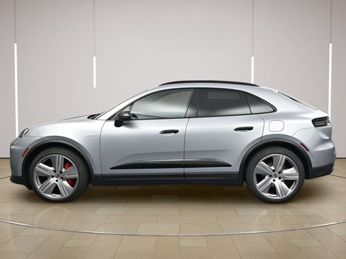 Certified 2025 Porsche Macan 4S Electric AWD/4WD image 2