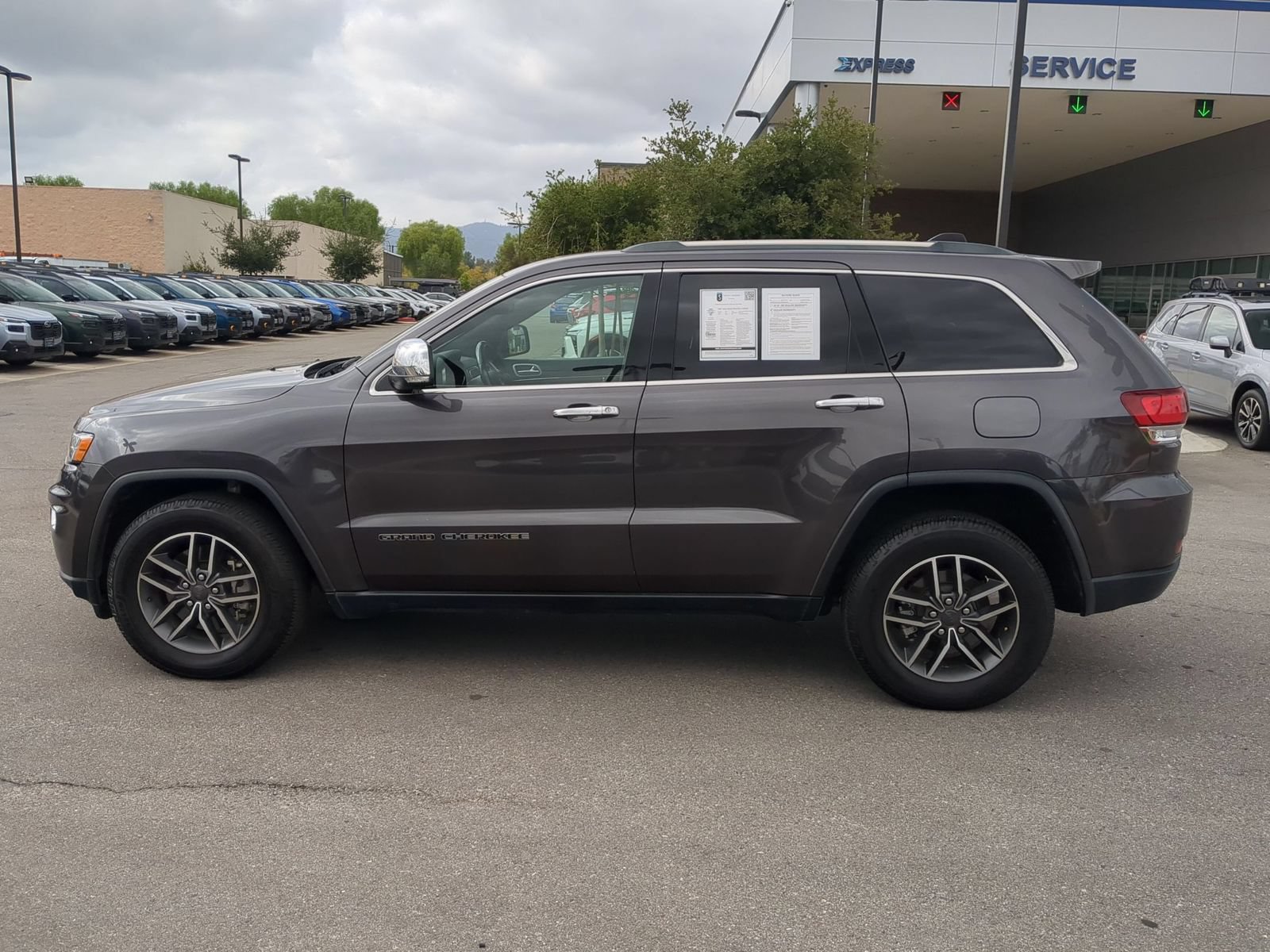 Used 2021 Jeep Grand Cherokee Limited AWD/4WD image 2