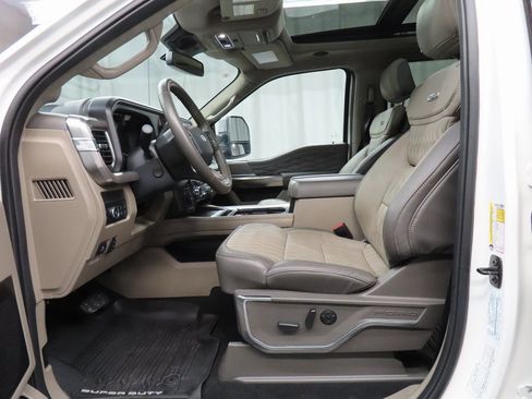 Used 2025 Ford F450 Platinum w/ Platinum Plus Package image 9