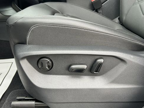 Used 2024 Volkswagen Atlas SE image 14