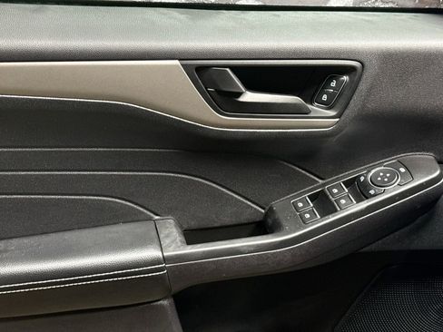 Used 2022 Ford Escape SE w/ Convenience Package image 17