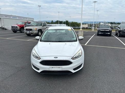 Used 2016 Ford Focus SE w/ SE Cold Weather Package FWD image 8
