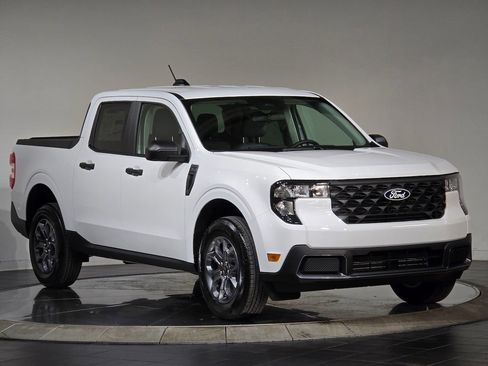 New 2025 Ford Maverick XLT image 2