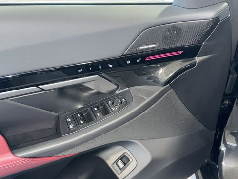 Certified 2025 BMW 530i image 18