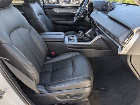 Certified 2024 MAZDA CX-90 Plug-In Hybrid w/ Premium Pkg image 18