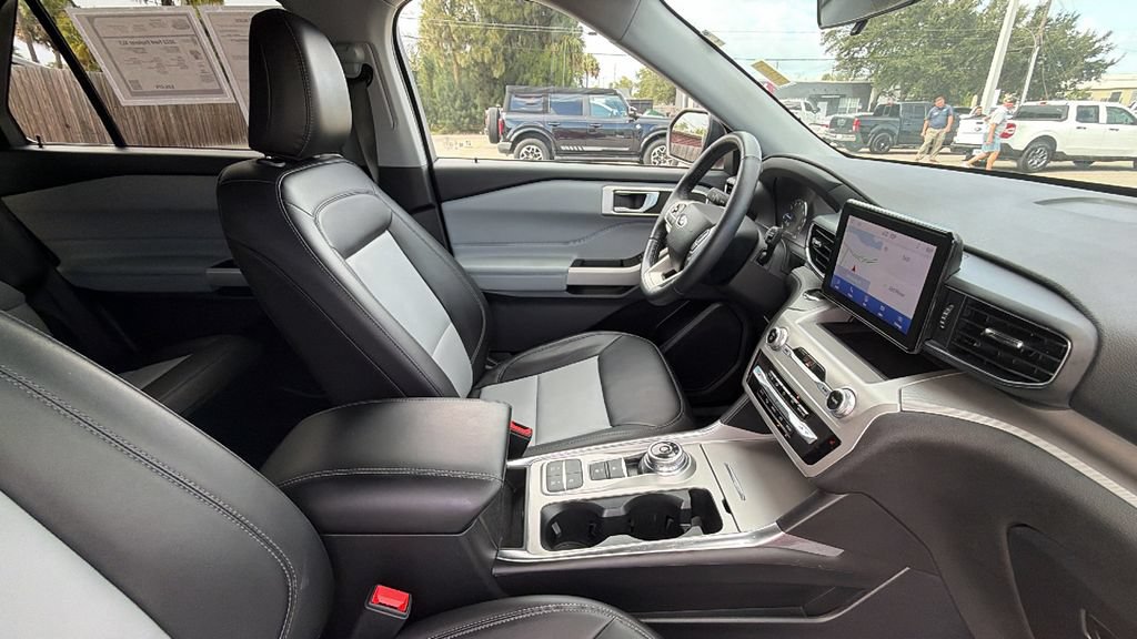 Certified 2022 Ford Explorer XLT w/ Equipment Group 202A RWD image 28