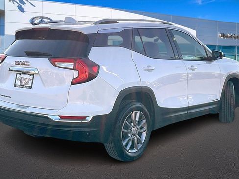 Used 2024 GMC Terrain SLT image 2
