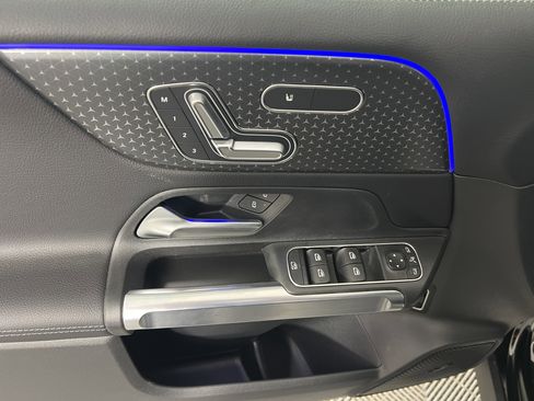 New 2025 Mercedes-Benz GLB 250 4MATIC image 19