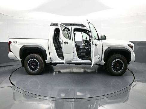 New 2024 Toyota Tacoma TRD Off-Road image 39