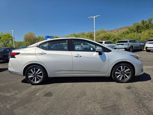 Used 2025 Nissan Versa SV FWD image 6