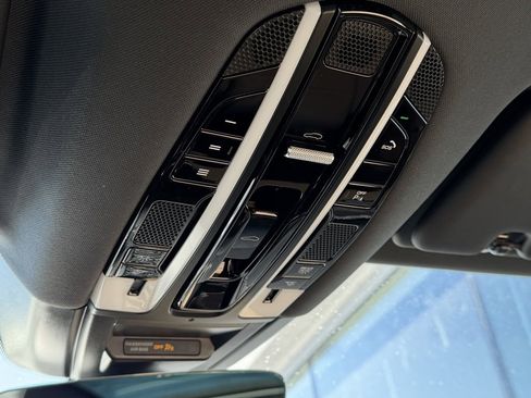 Used 2023 Porsche Cayenne image 43