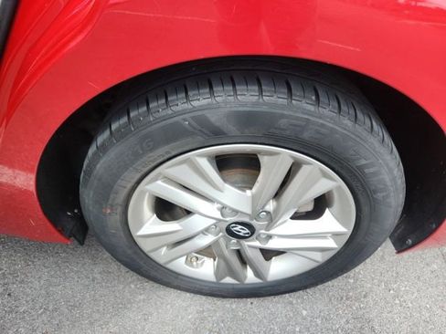 Used 2020 Hyundai Elantra SEL FWD image 12