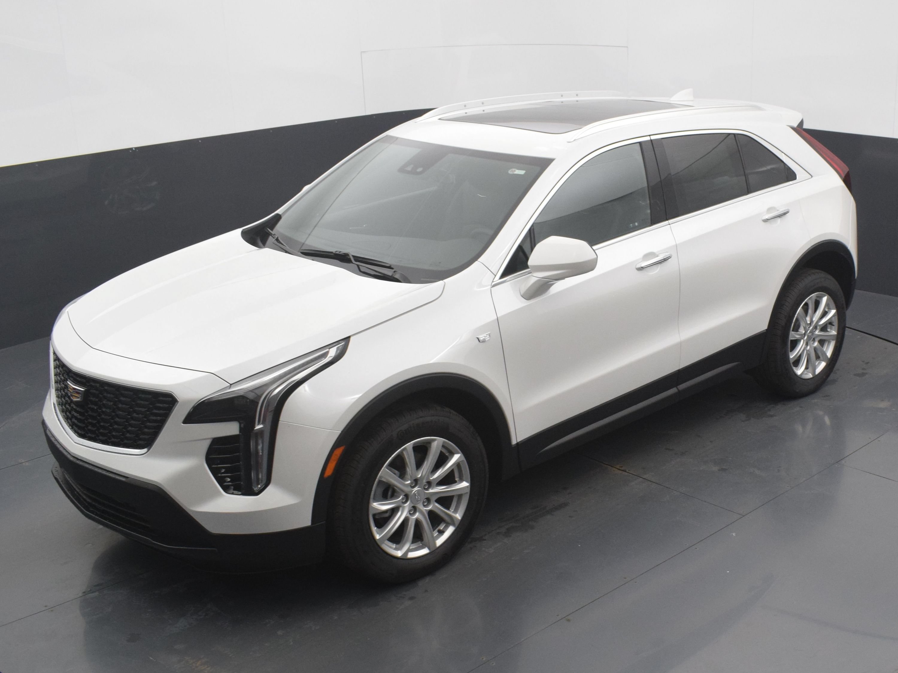 Used 2023 Cadillac XT4 Luxury w/ Cold Weather Package AWD/4WD image 23