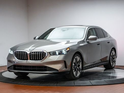 Certified 2024 BMW 530i w/ Premium Package RWD image 1