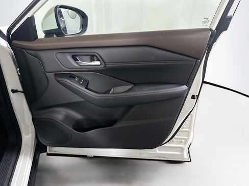Used 2023 Nissan Rogue SV w/ SV Premium B Package FWD image 31