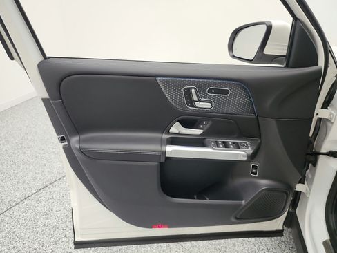 Used 2025 Mercedes-Benz GLB 250 image 14