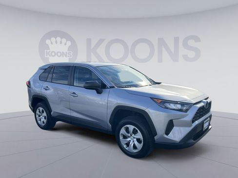 Used 2022 Toyota RAV4 LE image 10