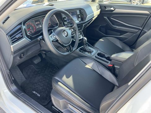 Certified 2020 Volkswagen Jetta SE image 5