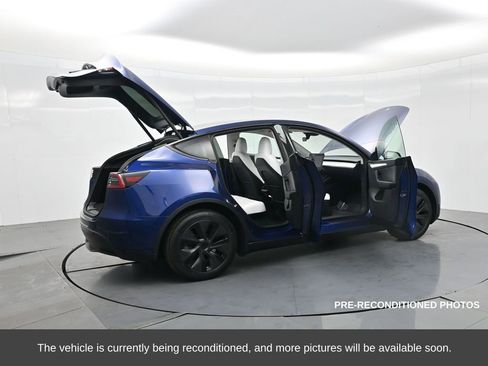 Used 2025 Tesla Model Y Long Range image 37