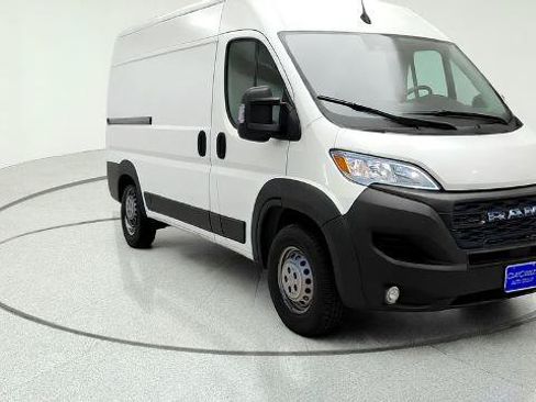 Used 2024 RAM ProMaster 2500 w/ Convenience Group FWD image 1