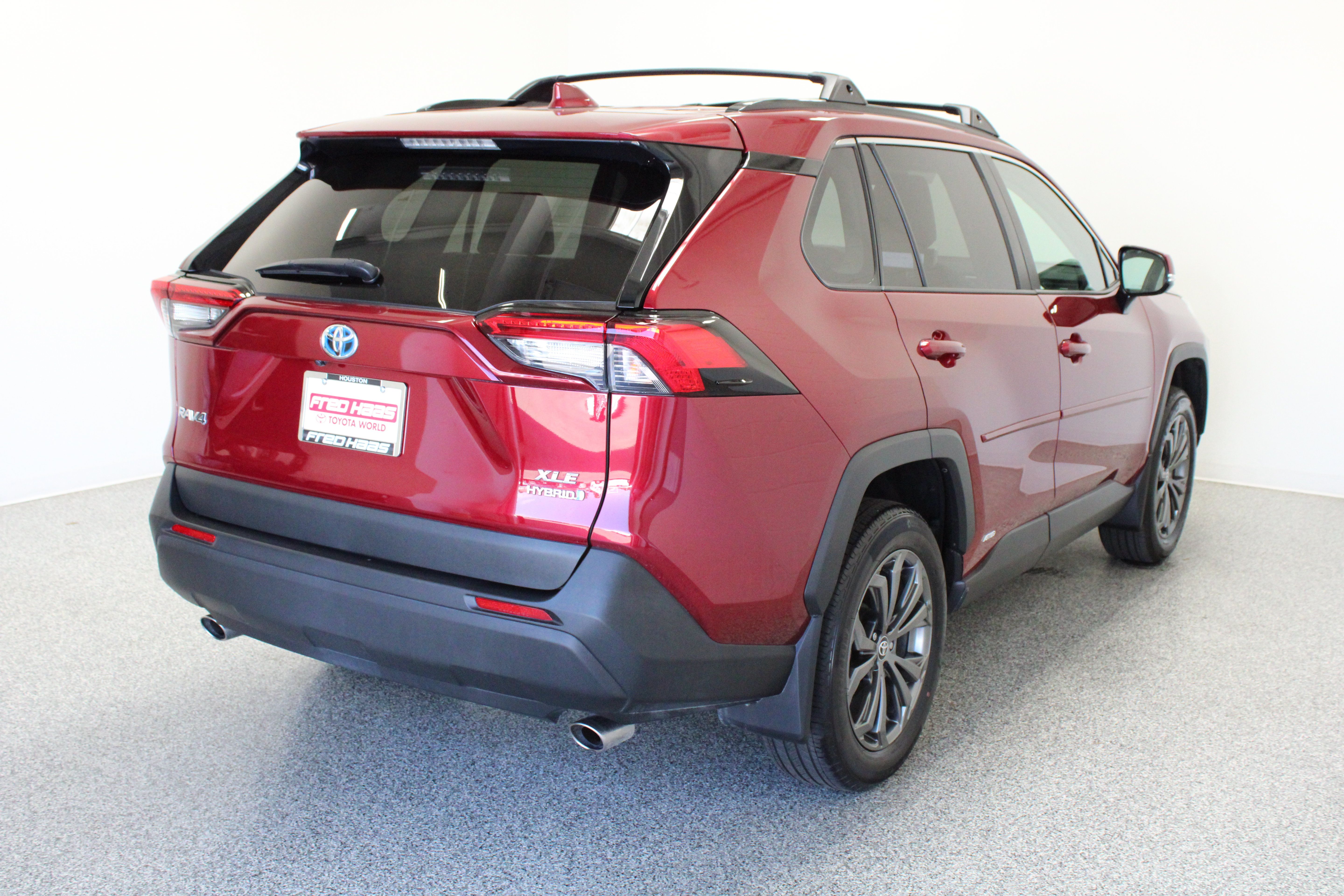 Used 2023 Toyota RAV4 XLE Premium AWD/4WD image 7