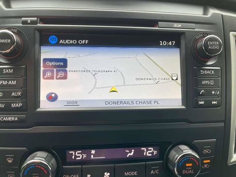 Used 2018 Nissan Titan SV w/ SV Convenience Package image 22