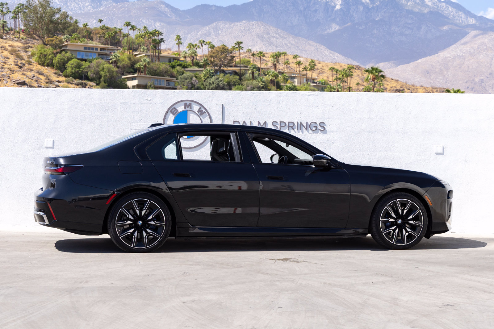 Used 2024 BMW i7 M70 w/ Premium Package AWD/4WD image 5