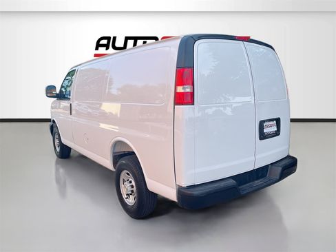 Used 2025 Chevrolet Express 2500 w/ Driver Convenience Package image 5