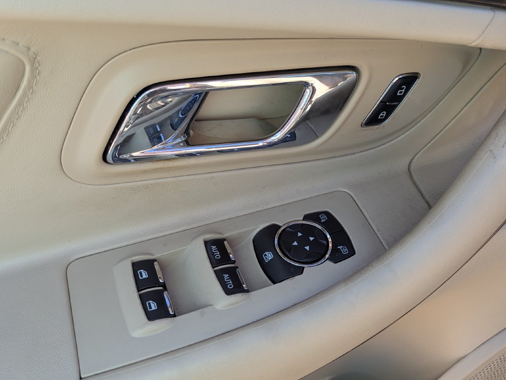 Used 2015 Ford Taurus Limited FWD image 6