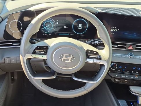Used 2025 Hyundai Elantra SEL FWD image 23
