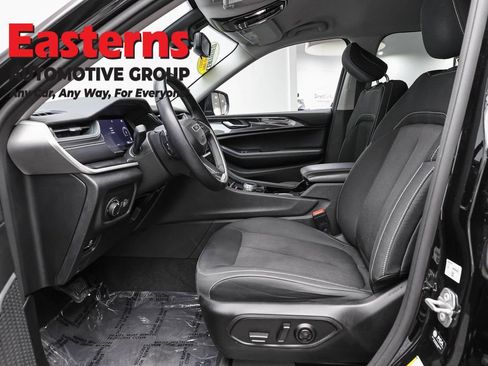 Used 2022 Jeep Grand Cherokee L Laredo w/ Luxury Tech Group I AWD/4WD image 14