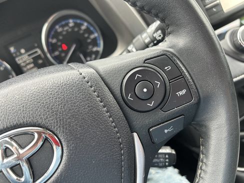 Used 2017 Toyota RAV4 Limited image 17