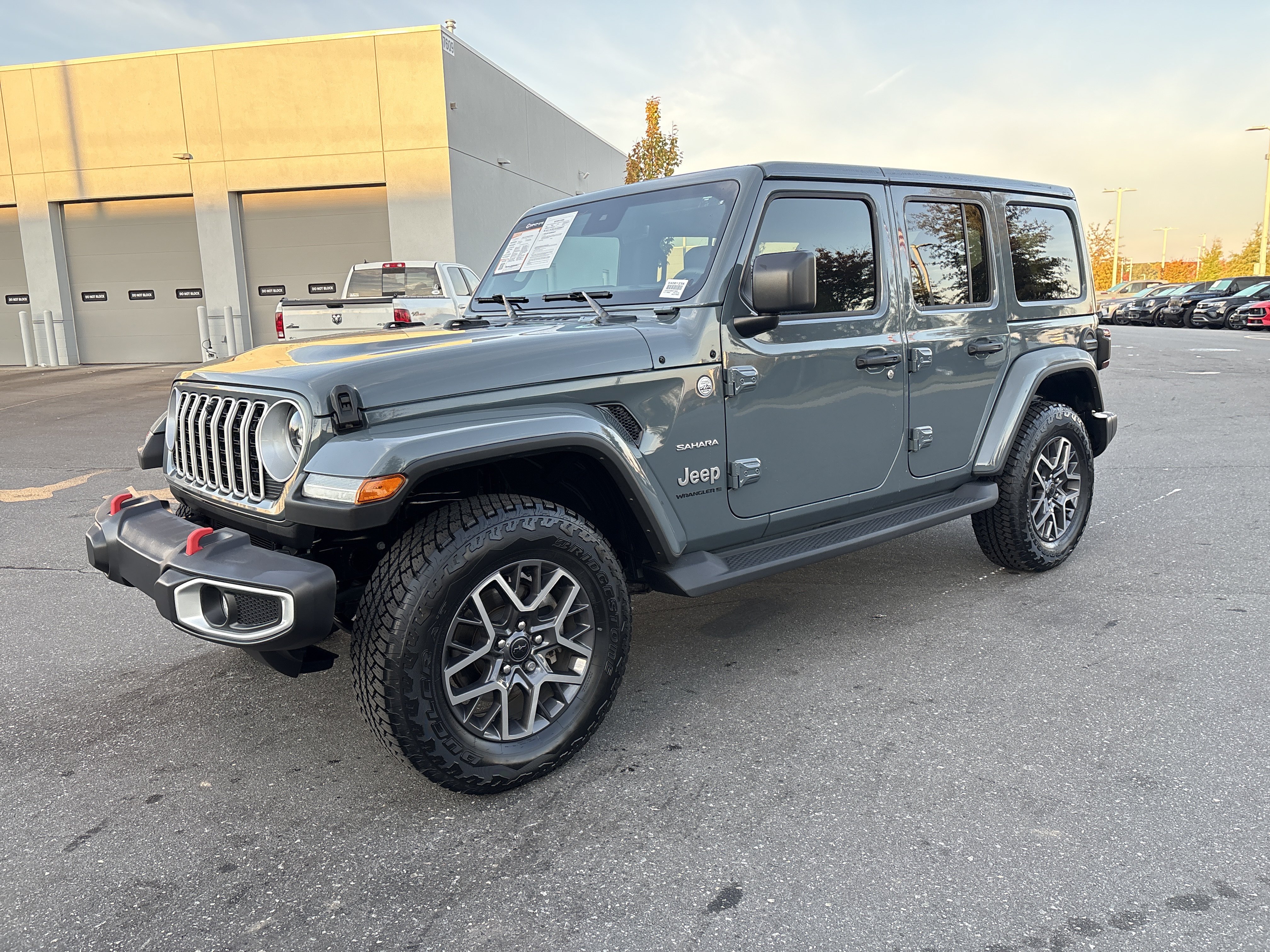Used 2024 Jeep Wrangler Unlimited Sahara w/ Technology Group AWD/4WD image 5