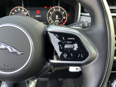 Used 2024 Jaguar F-PACE R-Dynamic S image 23