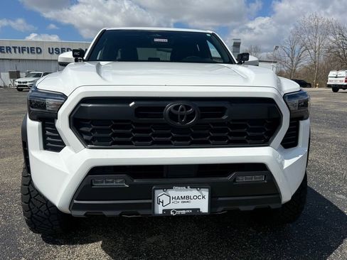 Used 2025 Toyota Tacoma TRD Off-Road image 3