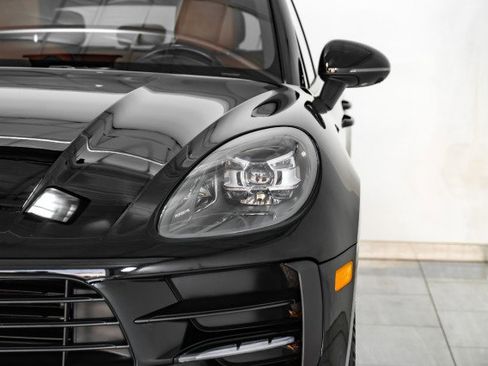 Used 2021 Porsche Macan image 34